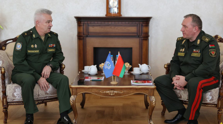 Yuri Dashkin and Viktor Khrenin. Photo courtesy of Belarus' Defense Ministry