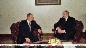 Vladimir Putin and Aleksandr Lukashenko in Minsk in 2000