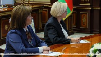 Nadezhda Lazarevich (right)