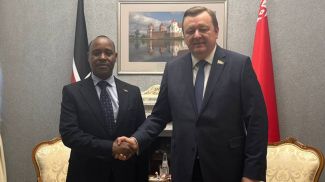 Peter Mutuku Mathuki and Sergei Aleinik. Photo courtesy of the Council of the Republic