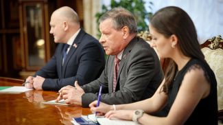 Valentin Rybakov (center) Valentin Rybakov (center)
