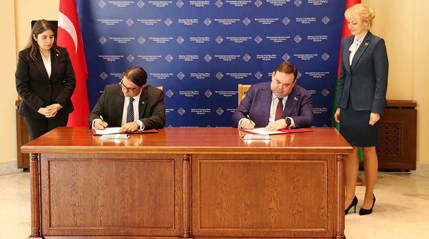 Güçlü Cem Işık and Yevgeny Shestakov. Photo courtesy of the Ministry of Foreign Affairs of Belarus Güçlü Cem Işık and Yevgeny Shestakov. Photo courtesy of the Ministry of Foreign Affairs of Belarus