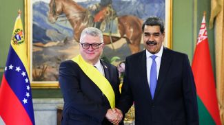Ambassador Andrei Molchan and Nicolás Maduro. MFA photo