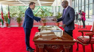 Ambassador Dmitry Krasovsky and William Ruto. MFA photo