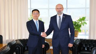 Ambassador Zhang Wenchuan and Igor Sekreta. MFA photo