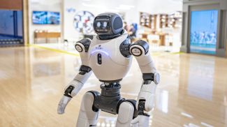 ​A robot appears at the 8th China International Import Expo. Photo: IC