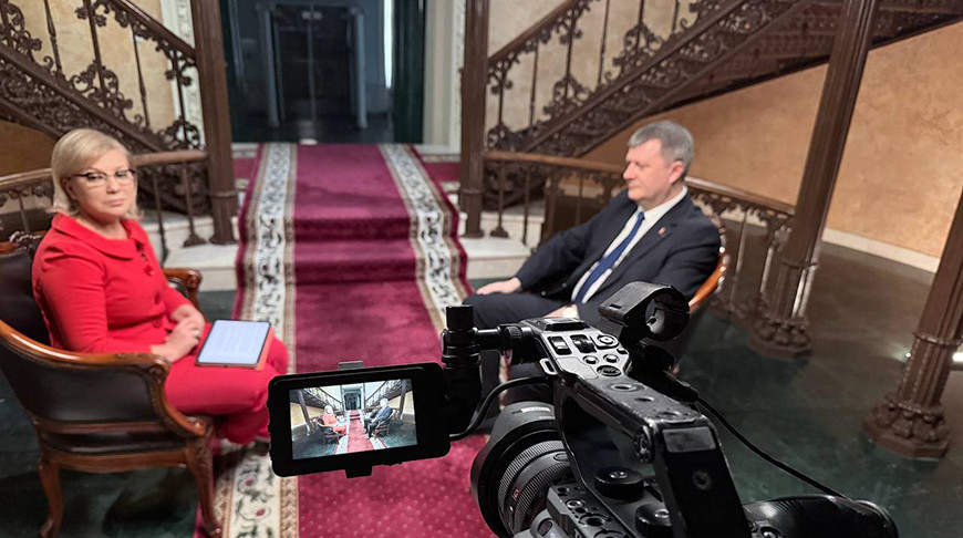 Yekaterina Abramova and Yuri Seliverstov during the interview. Photo courtesy of the Belarusian Embassy in Russia