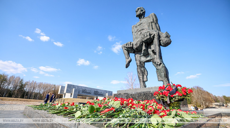 The Unconquered Man statue at the entrance to the WW2 memorial Khatyn