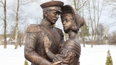A love story in bronze: a sculpture dedicated to marital fidelity has been unveiled in Bogushevsk