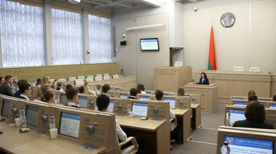 Kochanova meets with Minsk gymnasium students