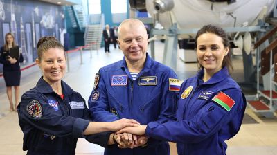 Belarusian Marina Vasilevskaya undertakes examination training at Cosmonaut Training Center