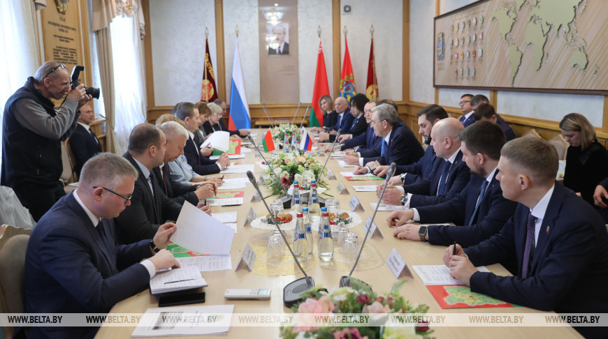 Minsk Oblast governor meets with delegation of Russia’s Omsk Oblast