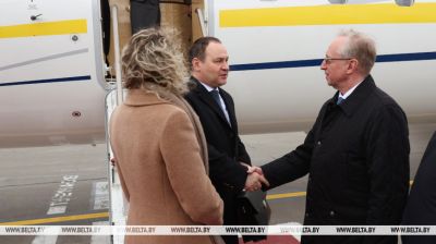 Belarus PM arrives in Moscow