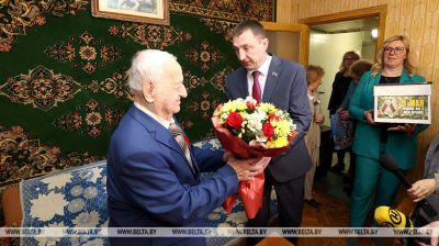 War veteran from Minsk receives congratulations  