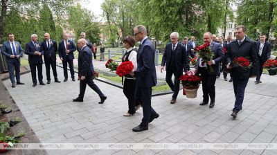 Belarusian Deputy PM lays flowers at war memorial in Minsk