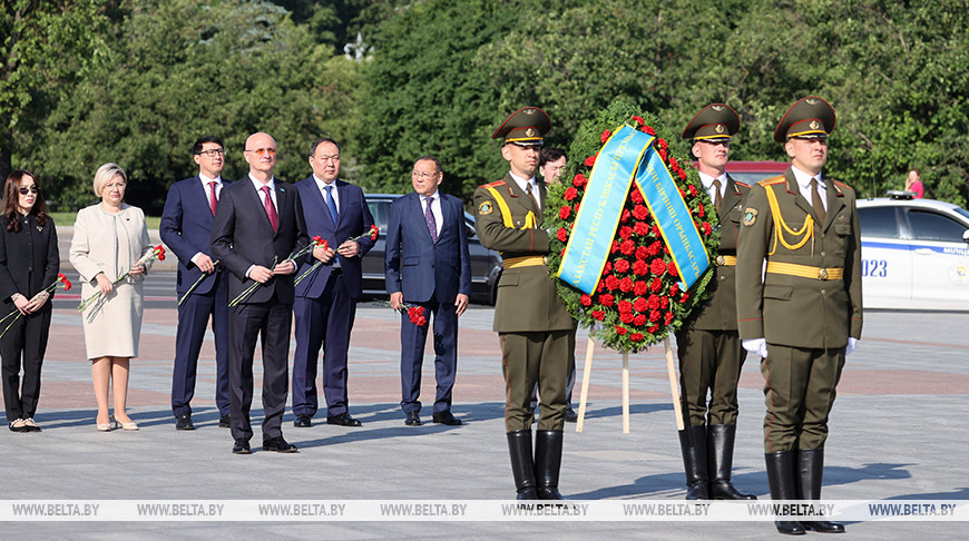 Kazakhstan’s first vice premier lays wreath at Victory Monument in Minsk