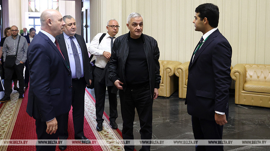 Armenian deputy prime minister arrives in Minsk for EAEU meeting 