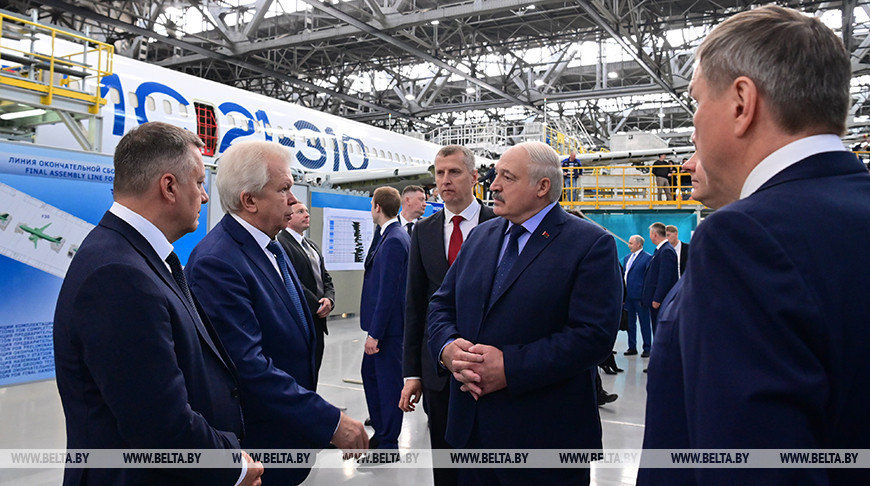 Lukashenko visits Irkutsk Aviation Plant