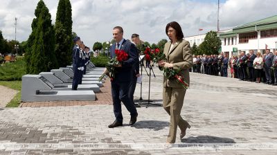 Kochanova lays flowers at monument to Soviet soldiers