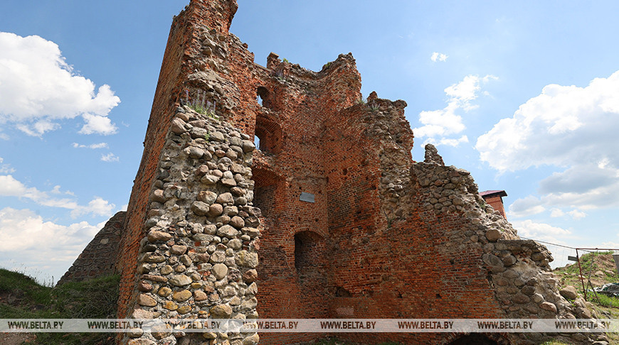 Reconstruction works underway at Novogrudok Castle   