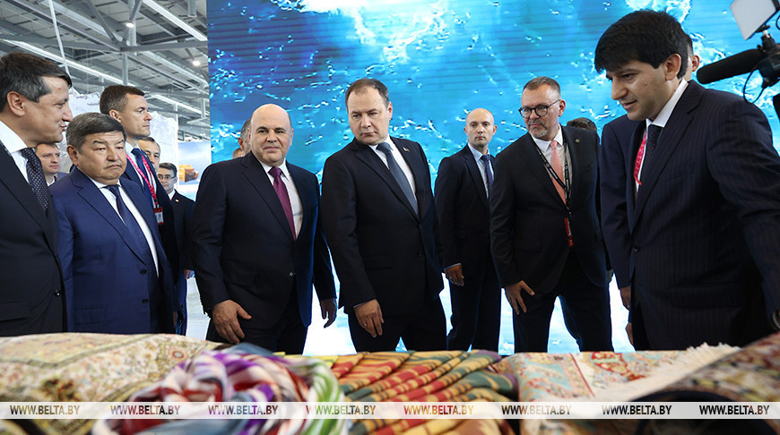 Golovchenko tours INNOPROM expo in Yekaterinburg   