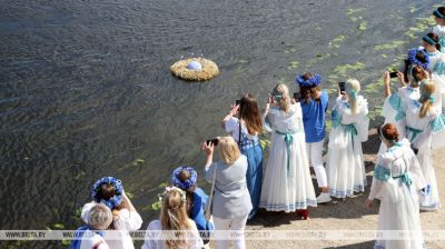 Floating peace wreaths down Sozh River in Gomel 