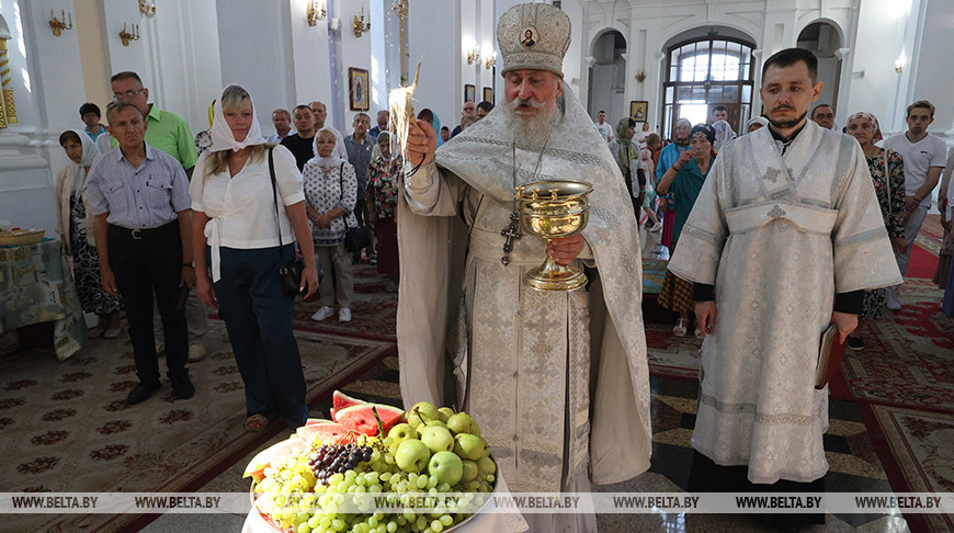 Belarus marks Apple Feast of the Saviour