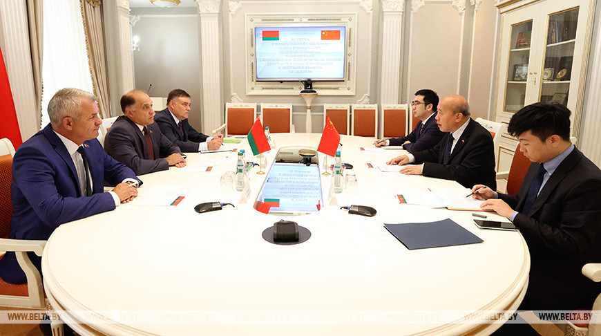 Belarus’ security chief meets with Chinese ambassador 