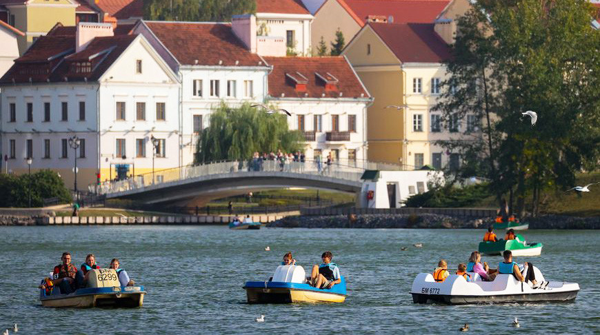 Minskers enjoy warm September