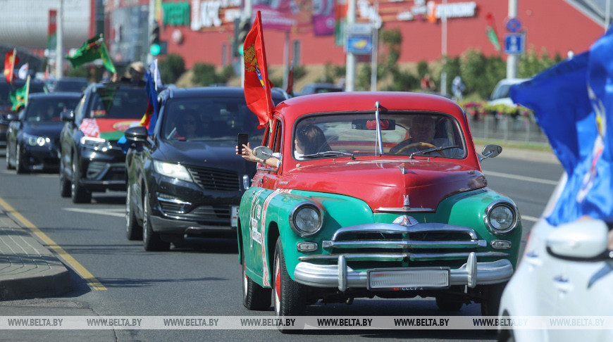 Motorcade on Day of People’s Unity