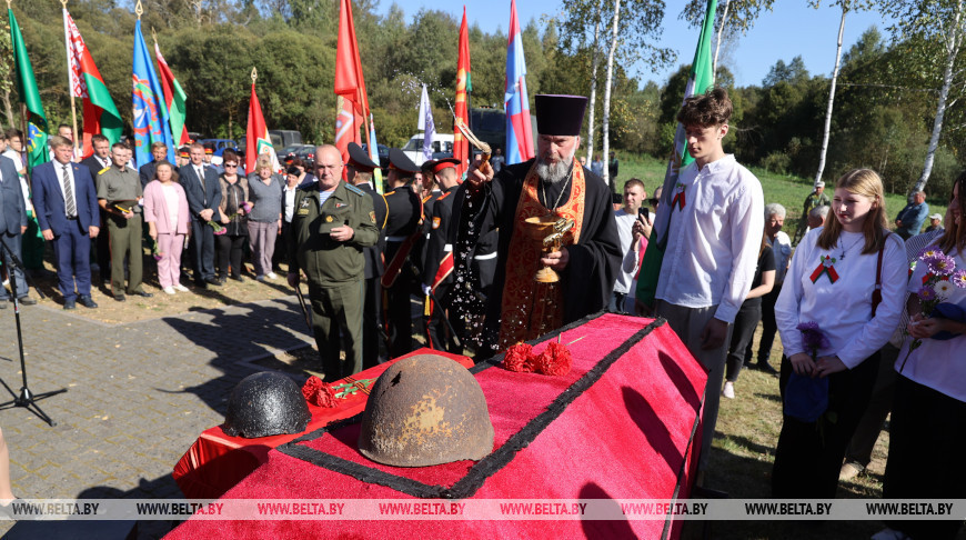 Remains of 17 Red Army soldiers reburied in Vitebsk District