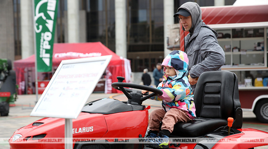 Exposition of products by Industry Ministry enterprises in Minsk   