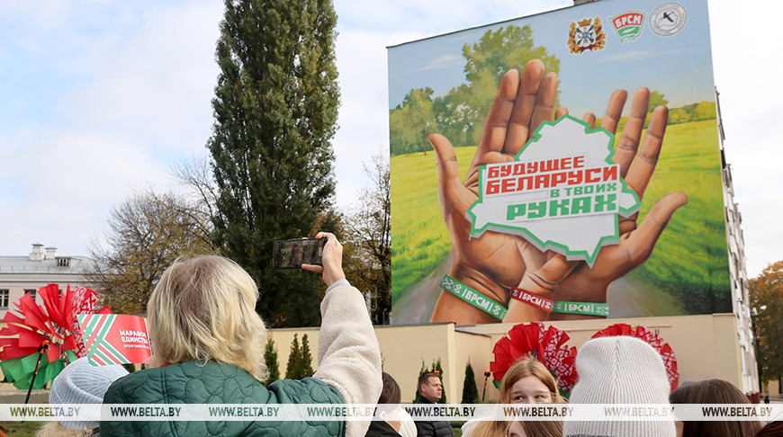 Marathon of Unity: New mural on house in Gomel