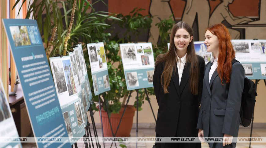 BelTA’s exhibition Parallel Worlds on show at Minsk university