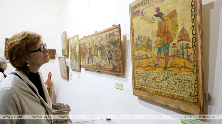 Russian wood painting art on display in Vitebsk