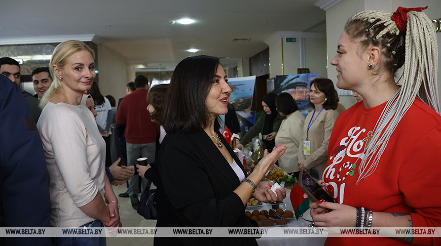 Diplomatic Christmas charity fair in Minsk