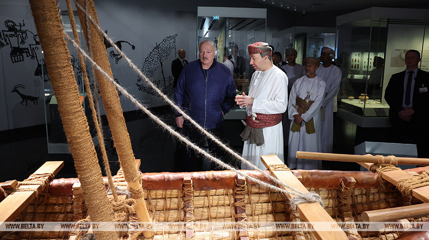 Lukashenko tours Oman National Museum