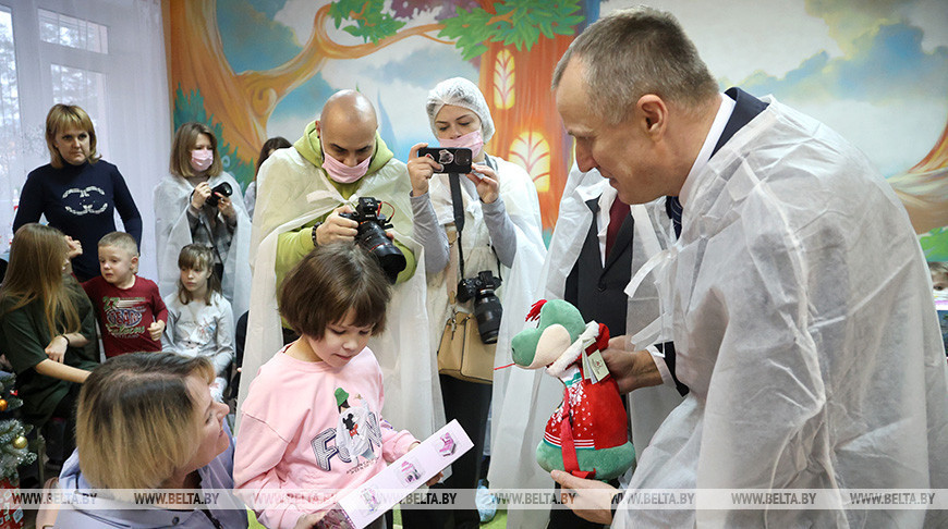 Spreading holiday cheer in Mogilev children's hospital 