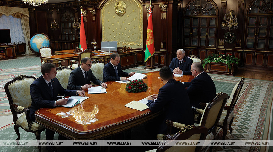 Lukashenko holds meeting on mechanical engineering