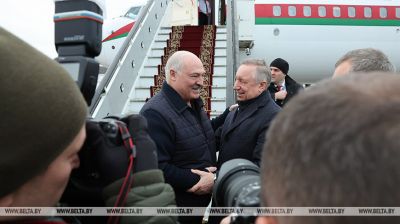 Lukashenko arrives in St. Petersburg to attend CIS and EAEU summits 