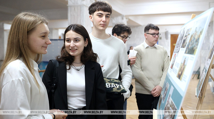 BelTA’s exhibition Parallel Worlds on show at Minsk university