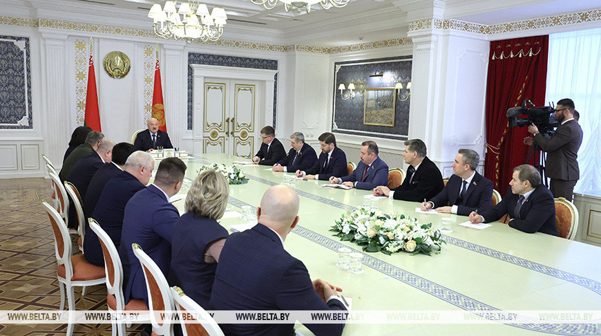 Lukashenko meets with proxies 