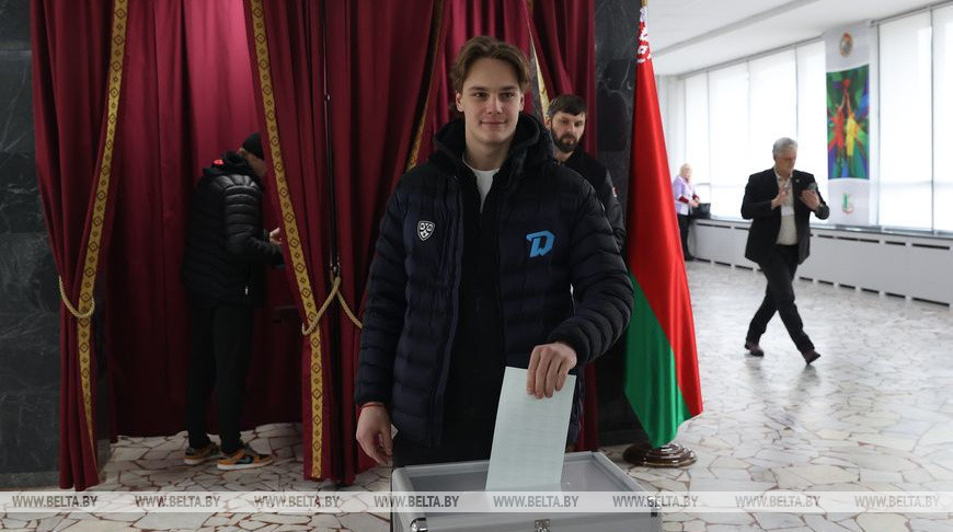 Belarusian hockey players vote in presidential election