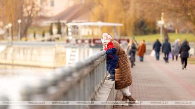 Brest residents enjoy spring-like weather in late January