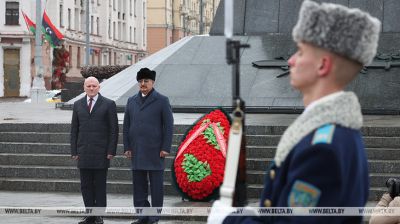 Commander-in-Chief of Libyan National Army lays flowers at war monument in Minsk