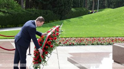 Belarusian PM lays wreaths at iconic monuments in Azerbaijan