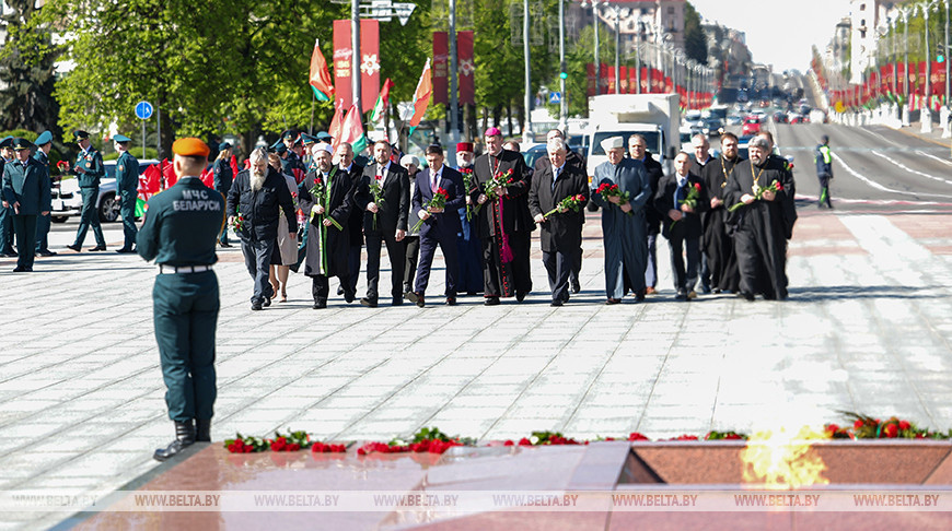 Flower ceremony at Victory Monument in Minsk Flower ceremony at Victory Monument in Minsk