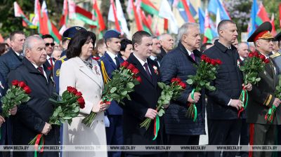 Flower ceremony on Victory Square in Minsk