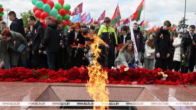 Victory Monument in Minsk showered with flowers on Victory Day
   