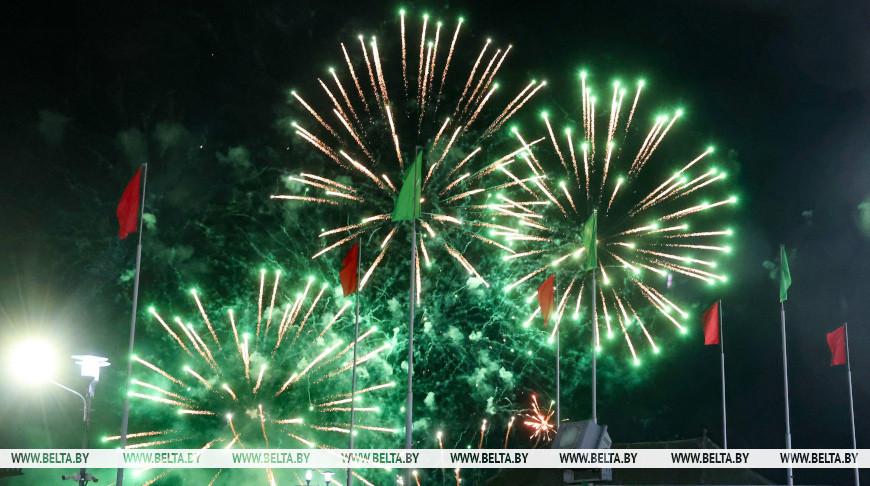 Belarus marks Victory Day with fireworks 
